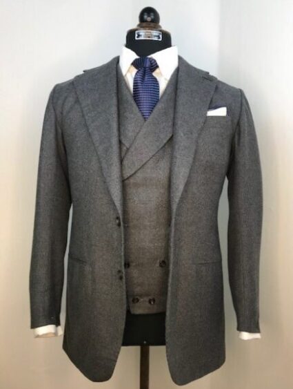 Grey 13 ounce flannel from Harrisons, Jacket and dobbelbreasted waistcoat with pointing Labels.