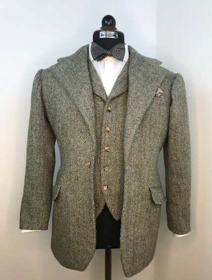 Sportscoat, in green herringbone from Harris tweed, Waistcoat with notch label